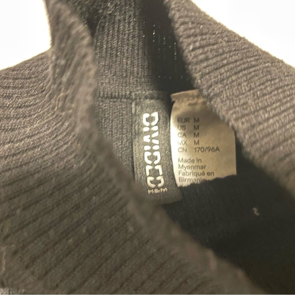 H&M Black Ribbed Turtleneck Mockneck Long Sleeve Top  - Size M - Picture 2 of 2